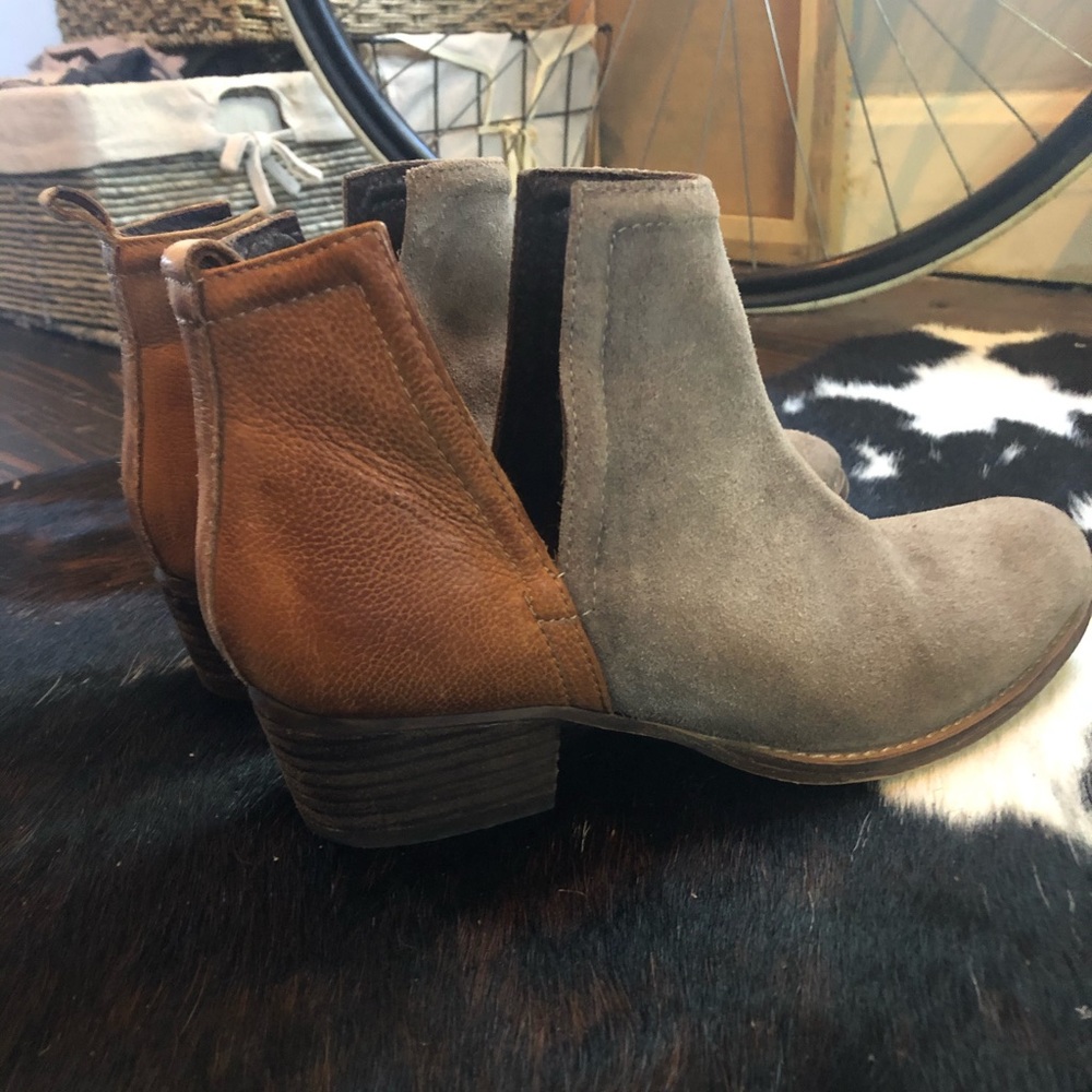 Adorable Leather and suede ankle boots